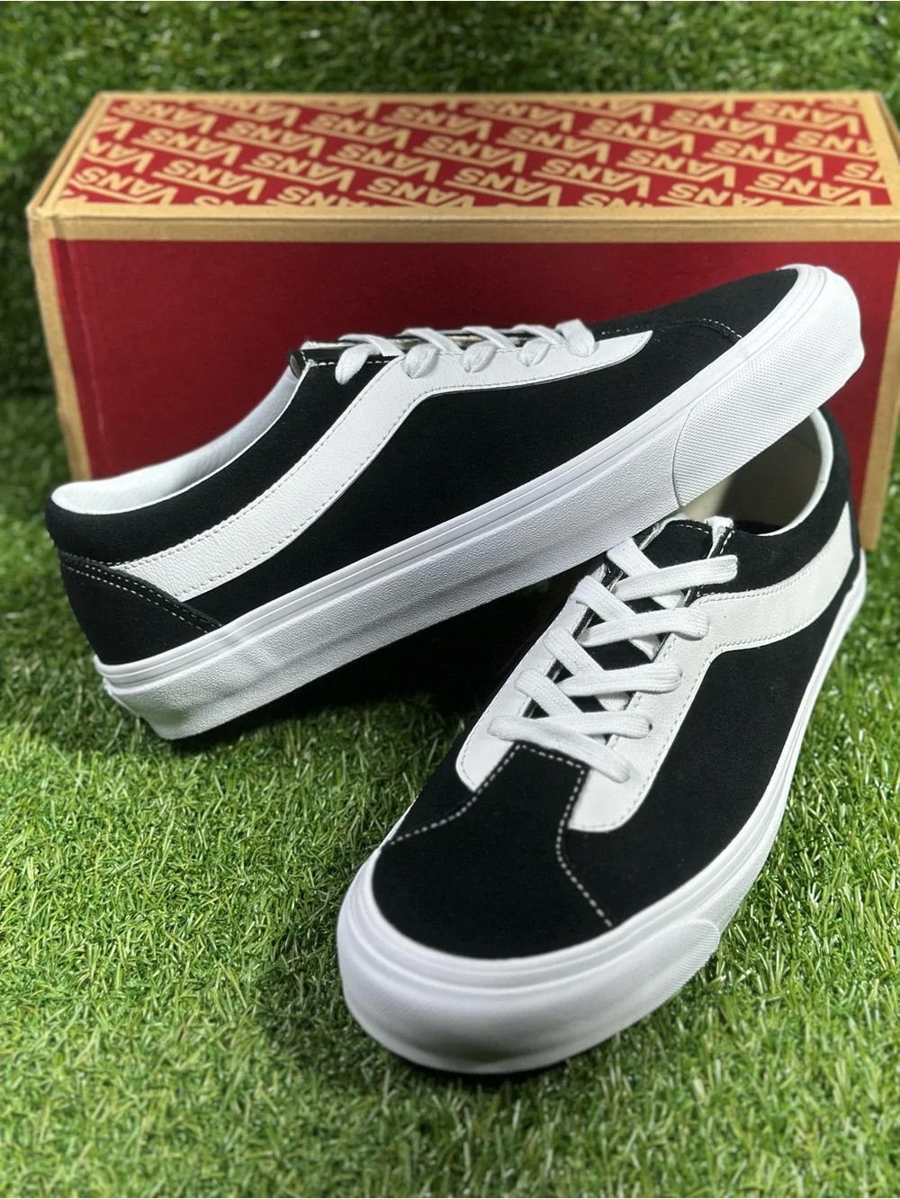 Vans Bold Ni Black and White Low-Top Sneakers, Men’s 10, VN0A3WLPOS7